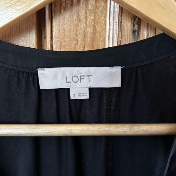 LOFT Small Black V-Neck Blouse Sleeveless Tank Top - Slight Flaw - Picture 2 of 8